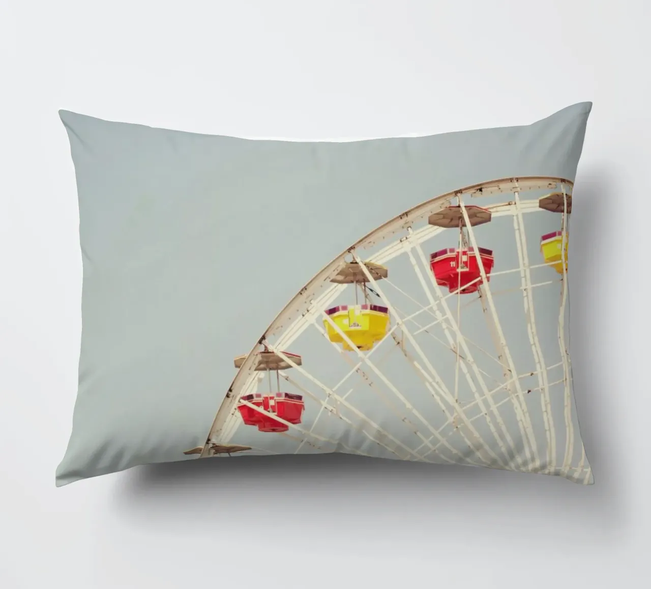 Ferriswheel Kissen von Catherine McDonald