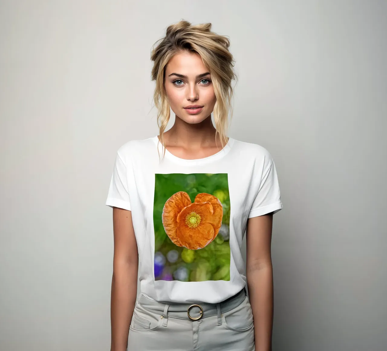 Amore in fiore - Papavero rosso a forma di cuore t-shirt da donna da Curious Collections by Marielle Leenders
