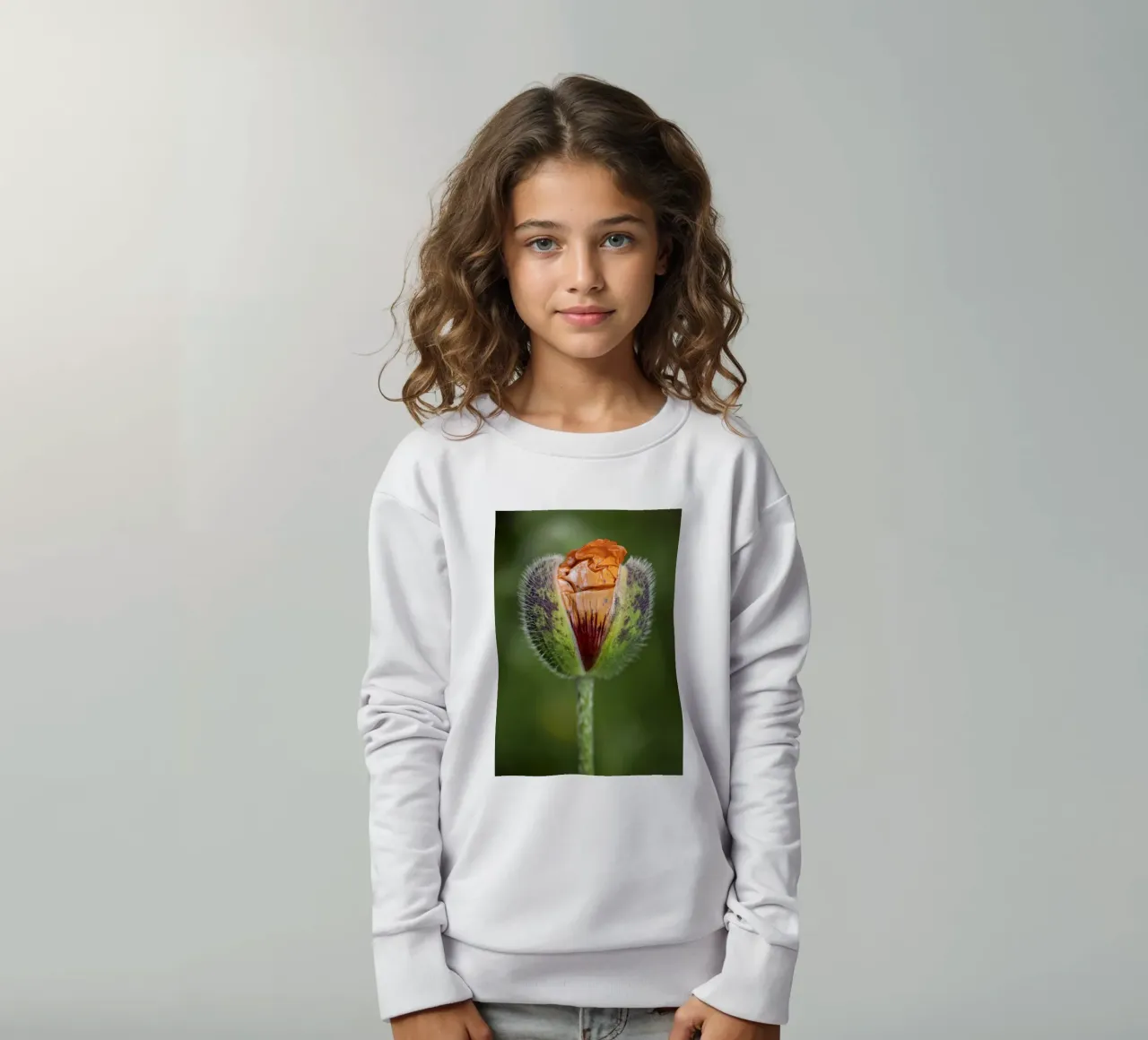 The Promise of Vibrant Bloom - Red Poppy Bud felpa bambino da Curious Collections by Marielle Leenders