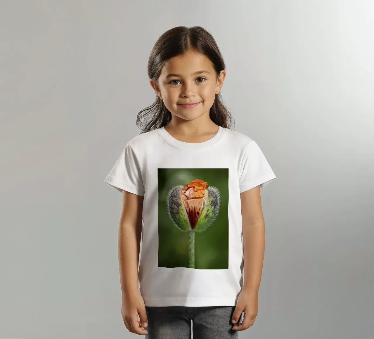 The Promise of Vibrant Bloom - Red Poppy Bud t-shirt enfant de Curious Collections by Marielle Leenders