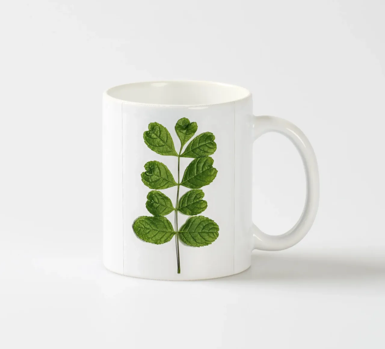 Un tocco d'amore nella natura - Foglie a forma di cuore tazza in ceramica da Curious Collections by Marielle Leenders