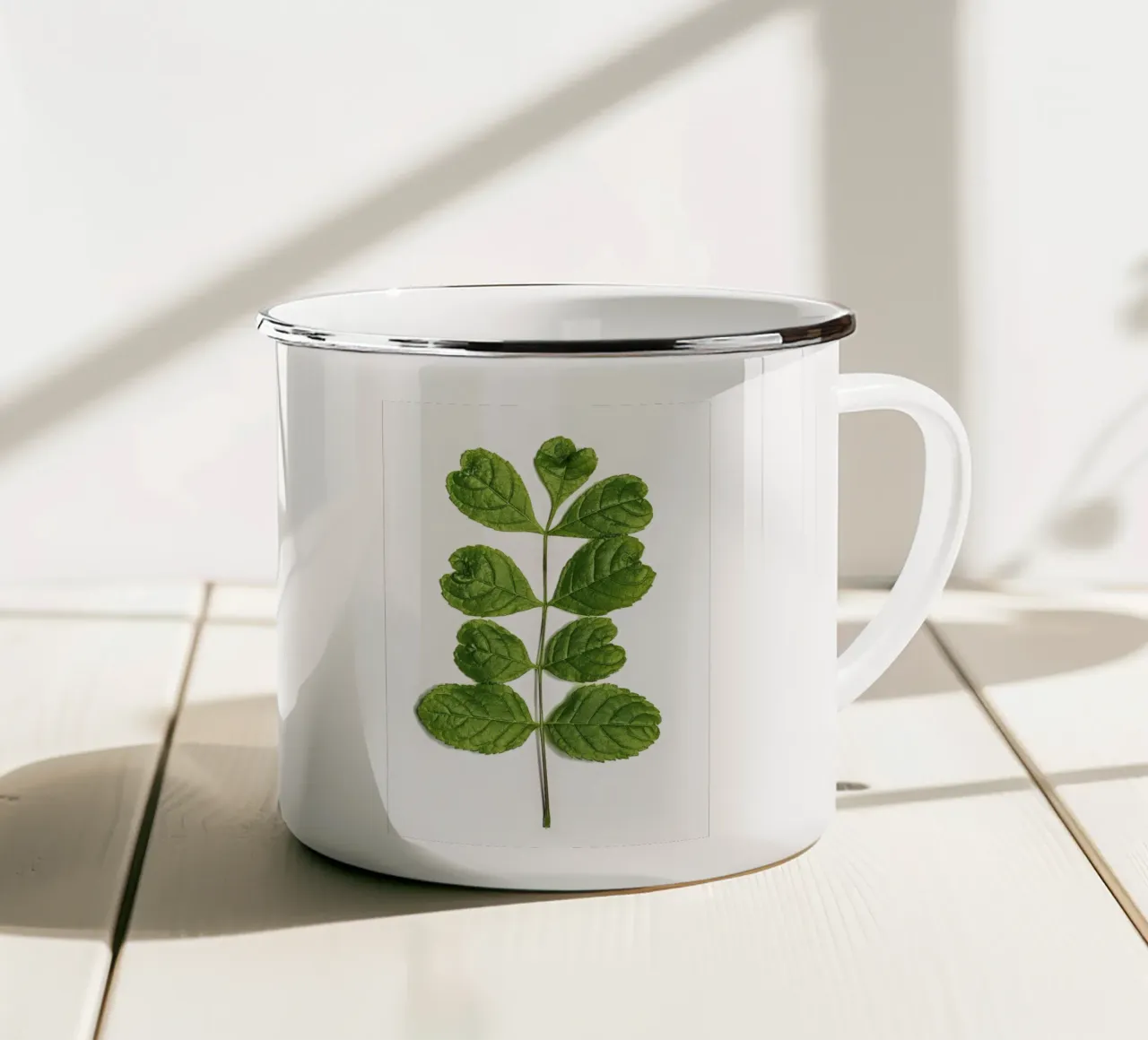 Un tocco d'amore nella natura - Foglie a forma di cuore tazza in smalto da Curious Collections by Marielle Leenders