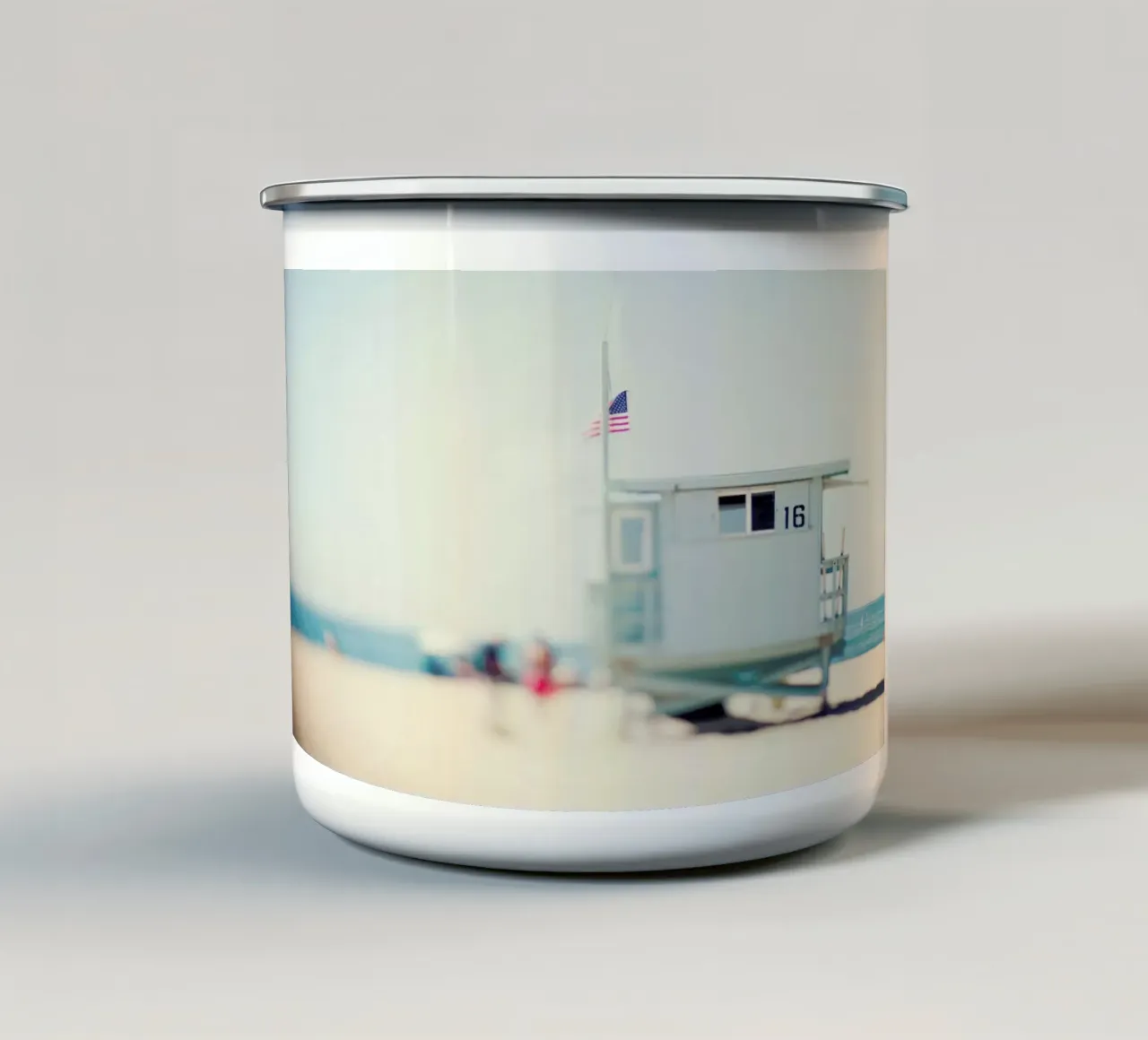 Beach House tazza in smalto da Catherine McDonald
