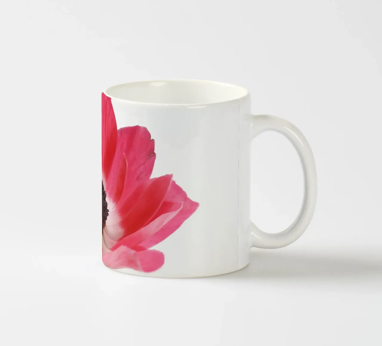 Anemone rosso tazza in ceramica da Cassia Beck Photography