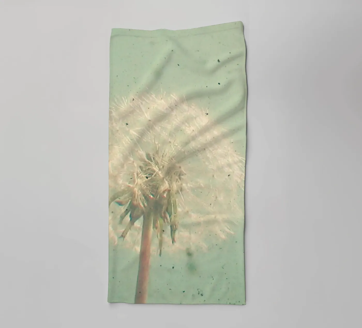 Paardenbloem klok badhanddoek van Cassia Beck Photography