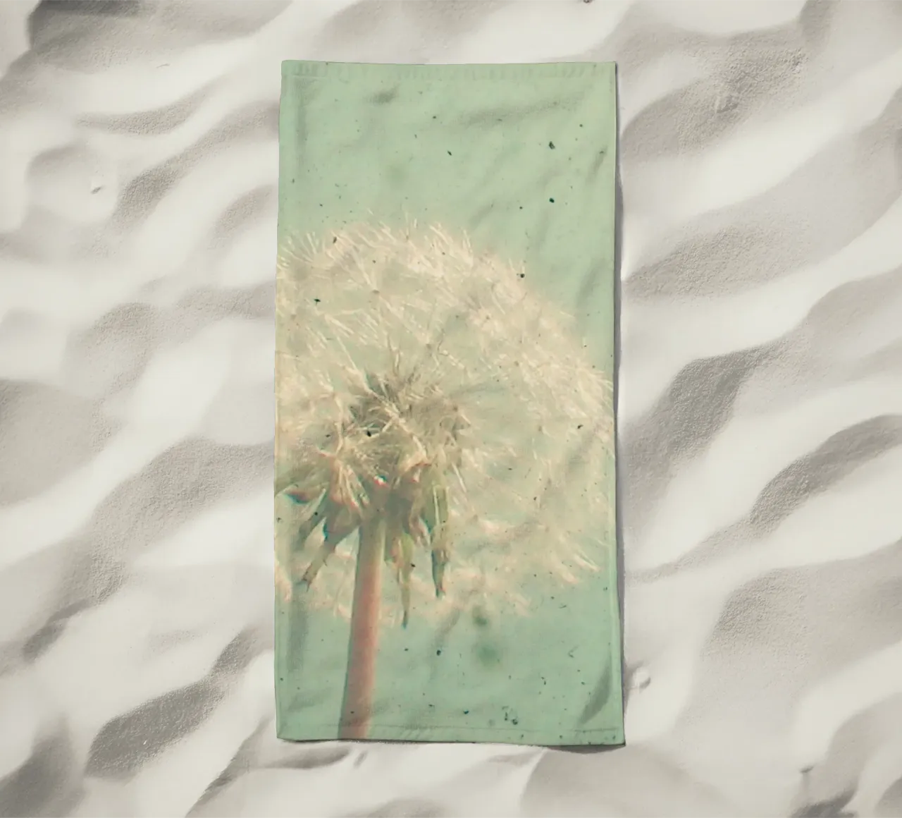 Paardenbloem klok strandhanddoek van Cassia Beck Photography