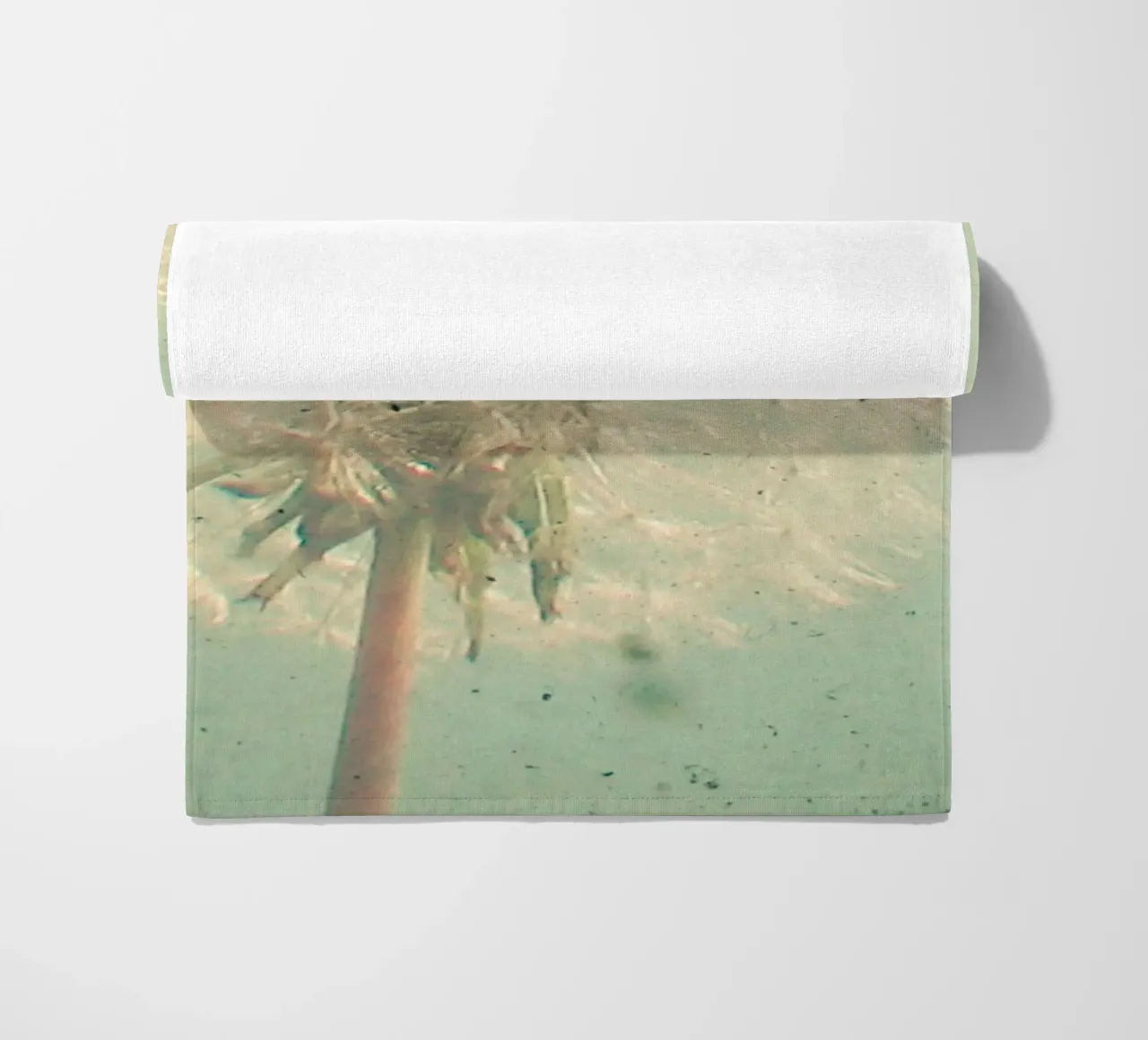 Paardenbloem klok strandhanddoek van Cassia Beck Photography