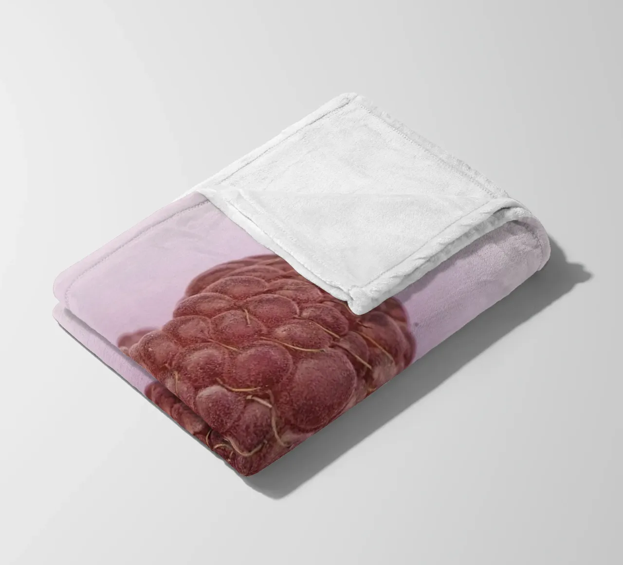 Un dolce simbolo d'amore - Lampone a forma di cuore coperta in pile da Curious Collections by Marielle Leenders