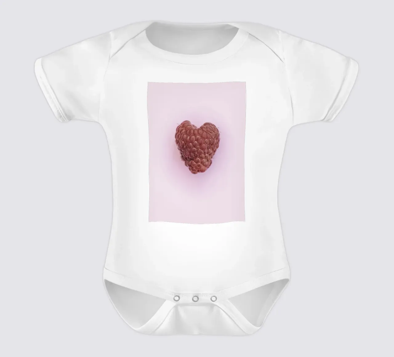 Un dolce simbolo d'amore - Lampone a forma di cuore body neonato maniche corte da Curious Collections by Marielle Leenders