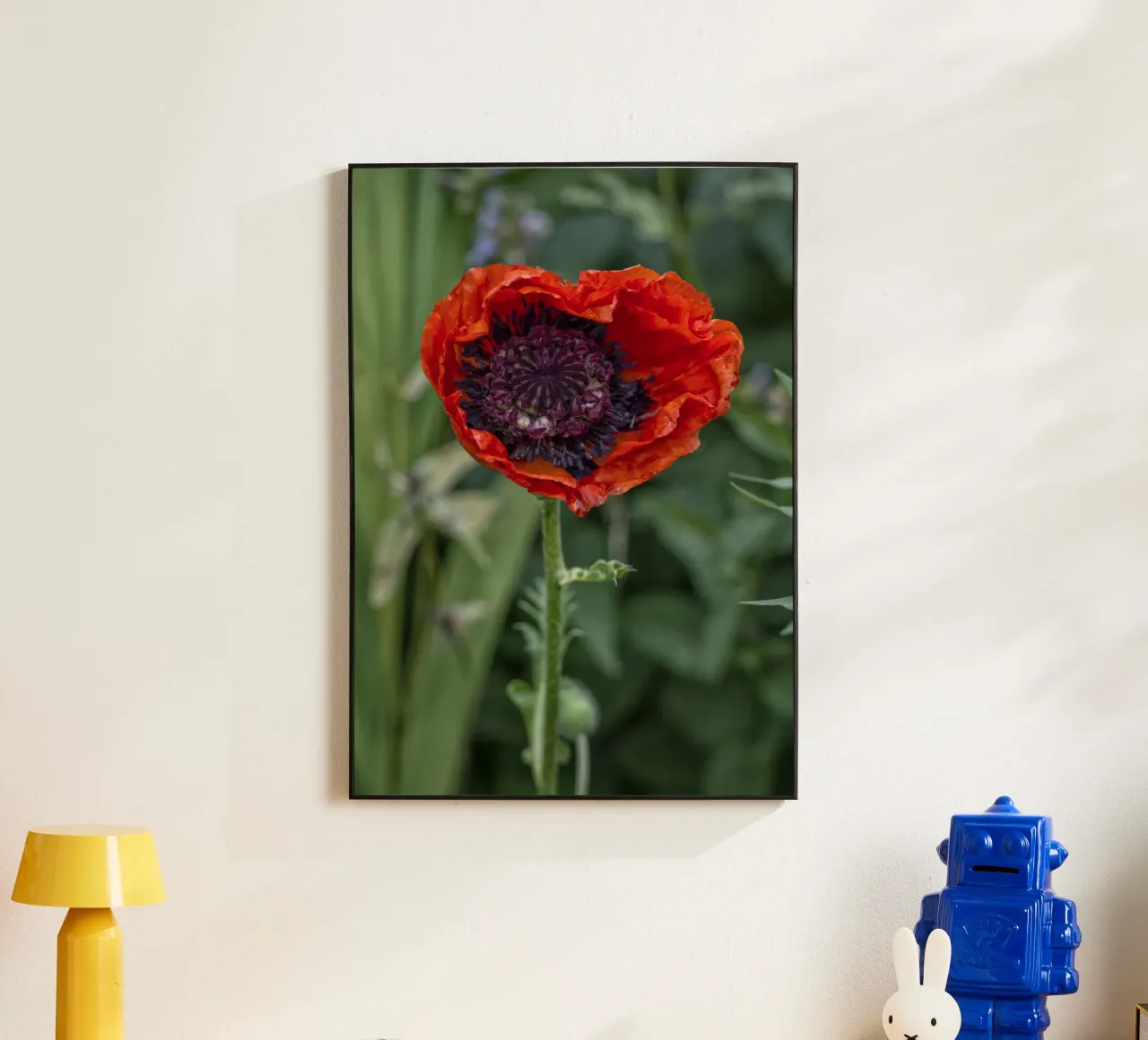 Un tocco romantico alla bellezza della natura - Papavero a forma di cuore pannello forex da Curious Collections by Marielle Leenders