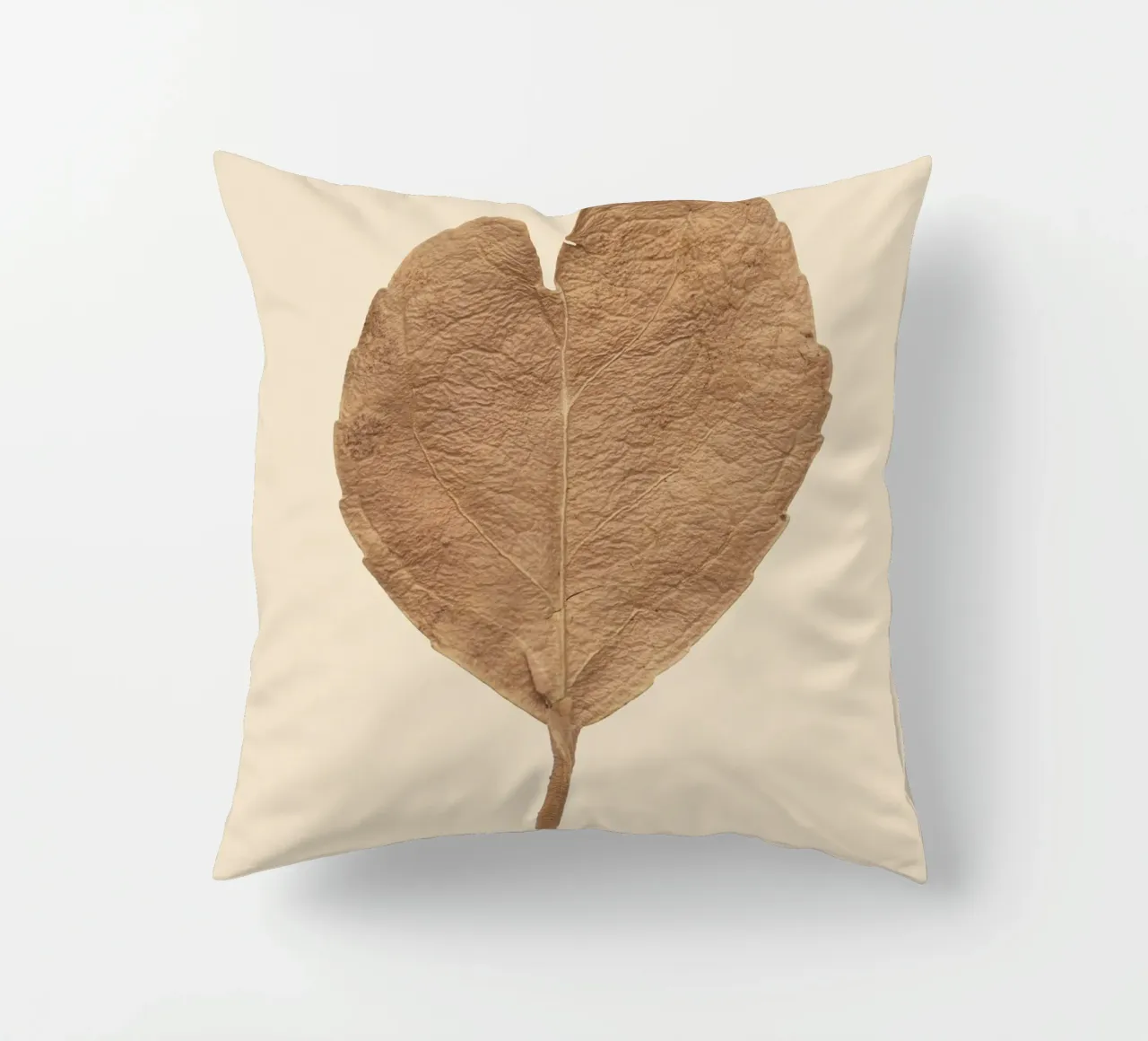 Amore duraturo - Foglie secche a forma di cuore cuscino da Curious Collections by Marielle Leenders