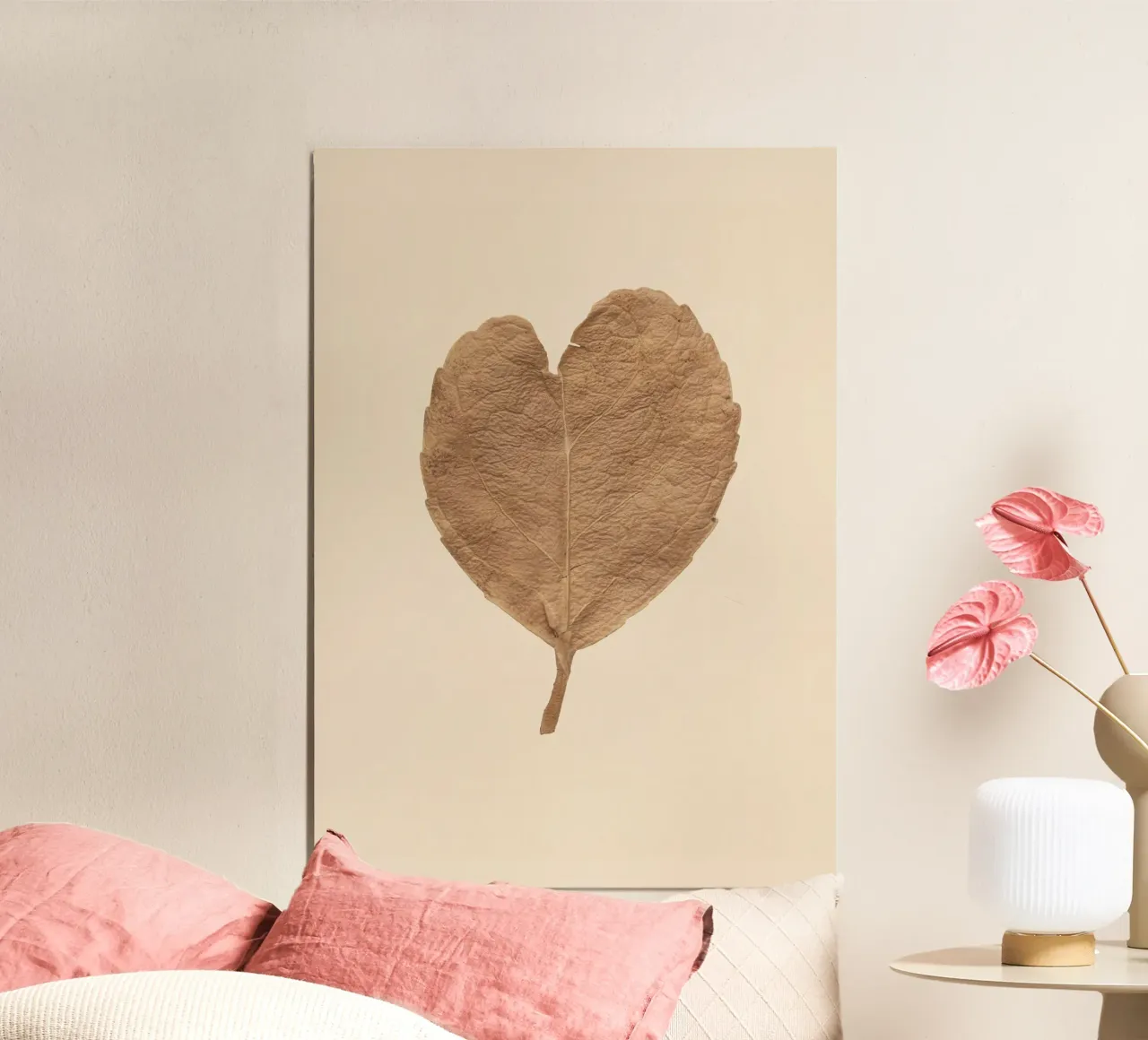Amore duraturo - Foglie secche a forma di cuore poster con telaio in alluminio da Curious Collections by Marielle Leenders