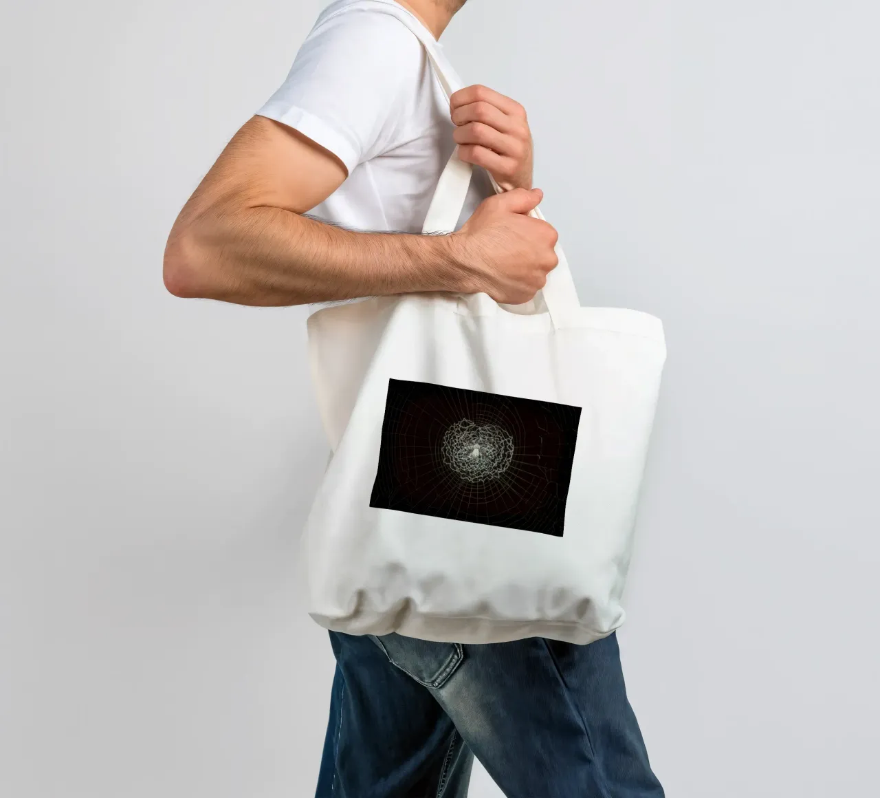 Ein Netz der Liebe - Die Spinne webt das Netz der Liebe Jutebeutel von Curious Collections by Marielle Leenders