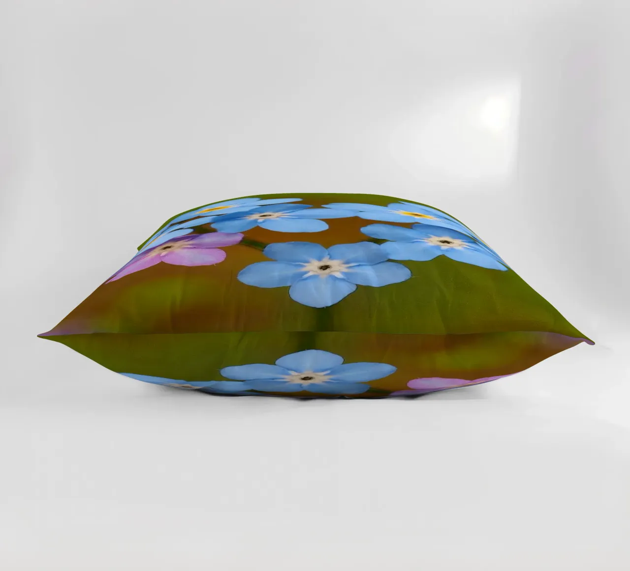 Un cuore blu - Nontiscordardime che simboleggia l'amore cuscino da Curious Collections by Marielle Leenders