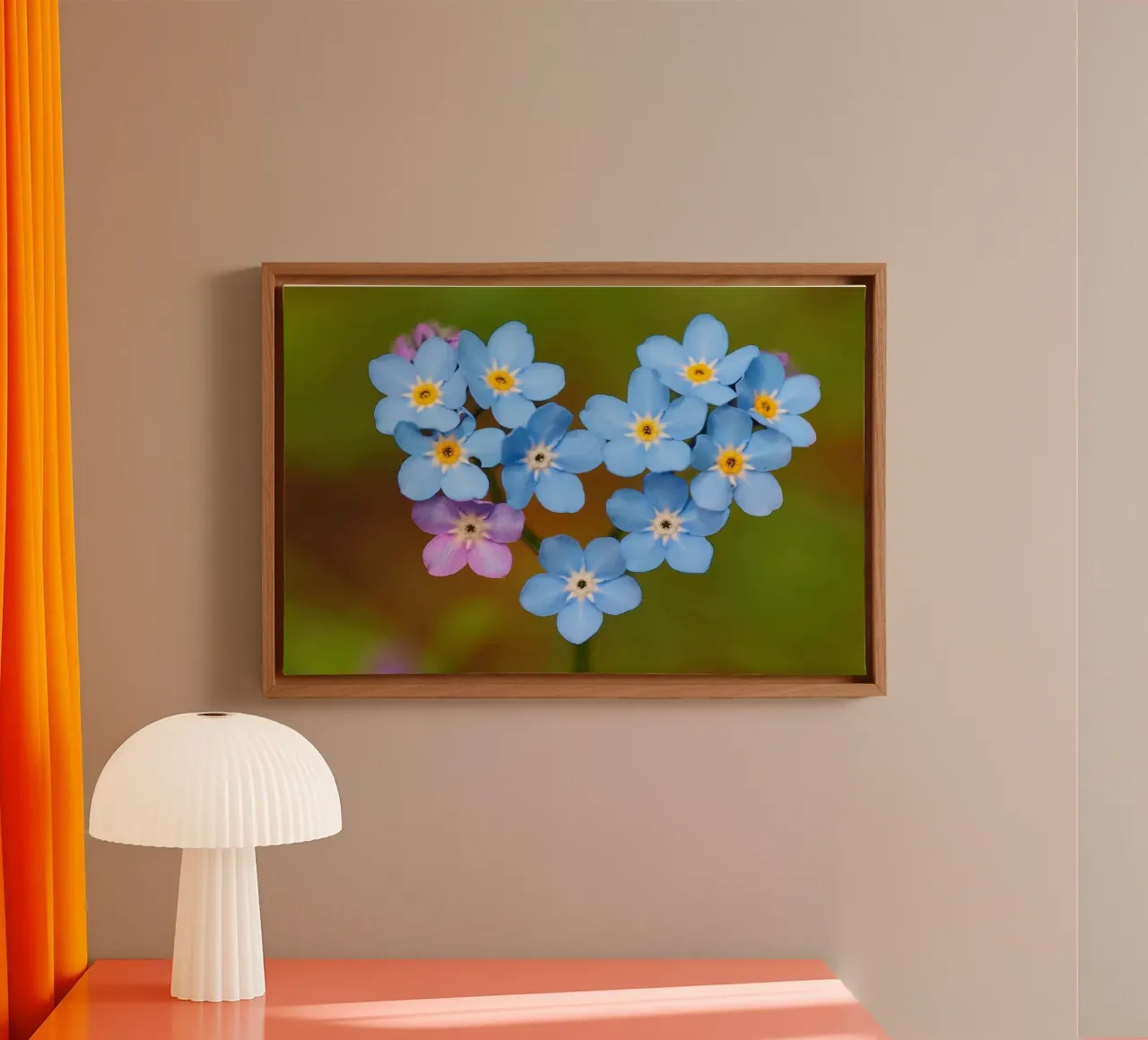 Un cuore blu - Nontiscordardime che simboleggia l'amore tela con Cornice a cassetta da Curious Collections by Marielle Leenders