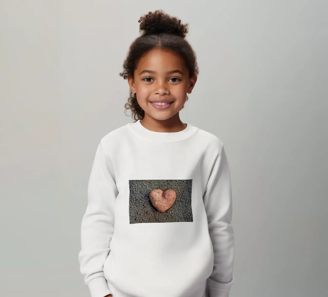 Simbolo di amore e nutrimento - Patata dolce a forma di cuore felpa bambino da Curious Collections by Marielle Leenders