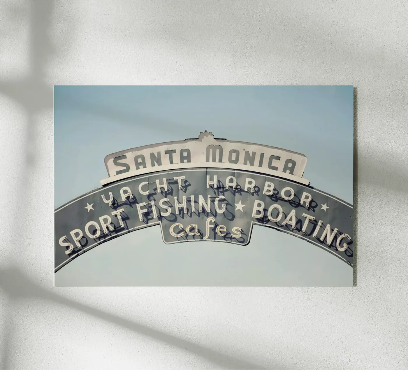 Santa Monica plexiglass da Catherine McDonald