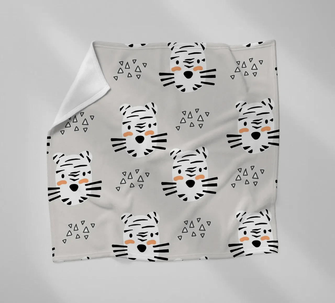 Tiger Fleecedecke von BAINAI KIDS