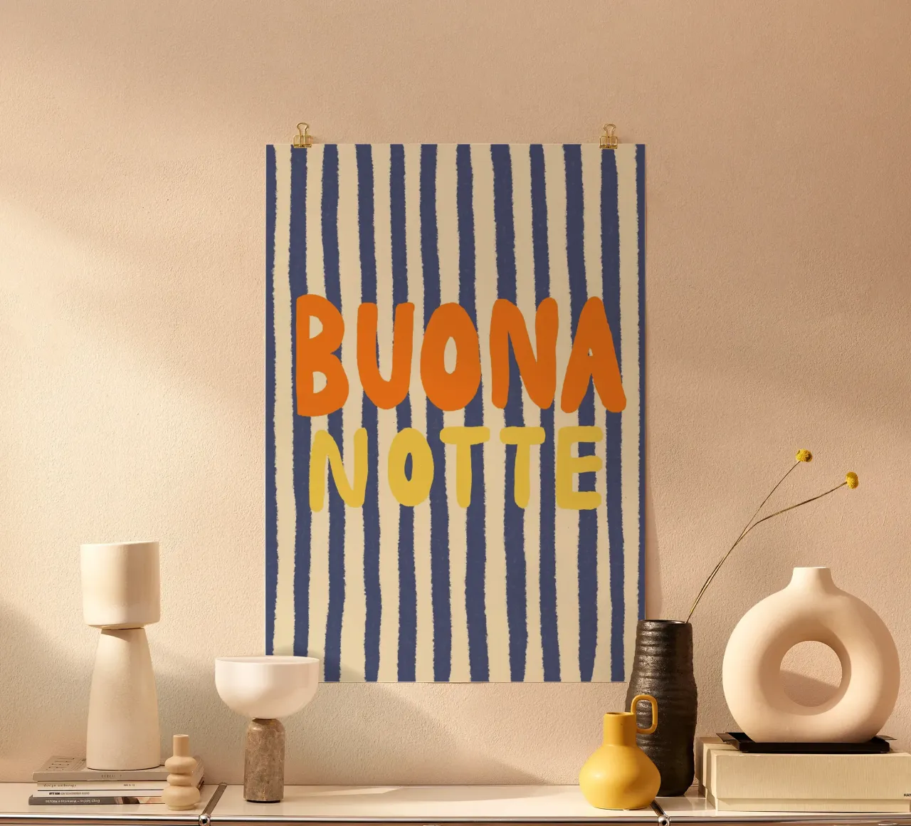 Buona Notte gestreift poster con telaio in alluminio da Studio Dolci