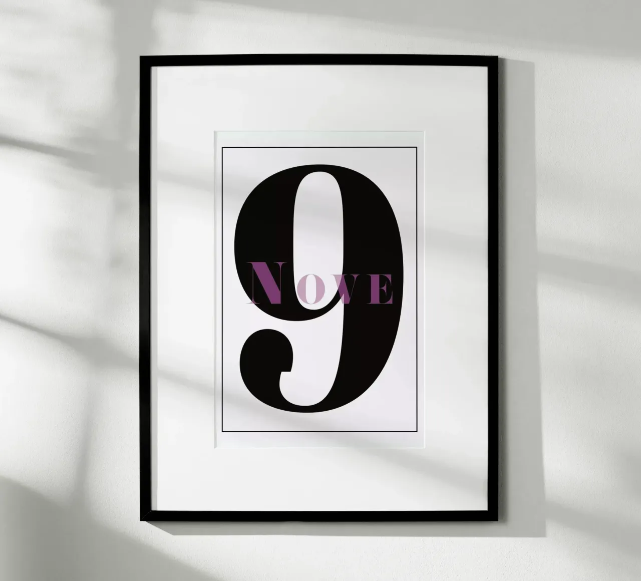 Numero 9 poster con telaio in legno da In Full Color