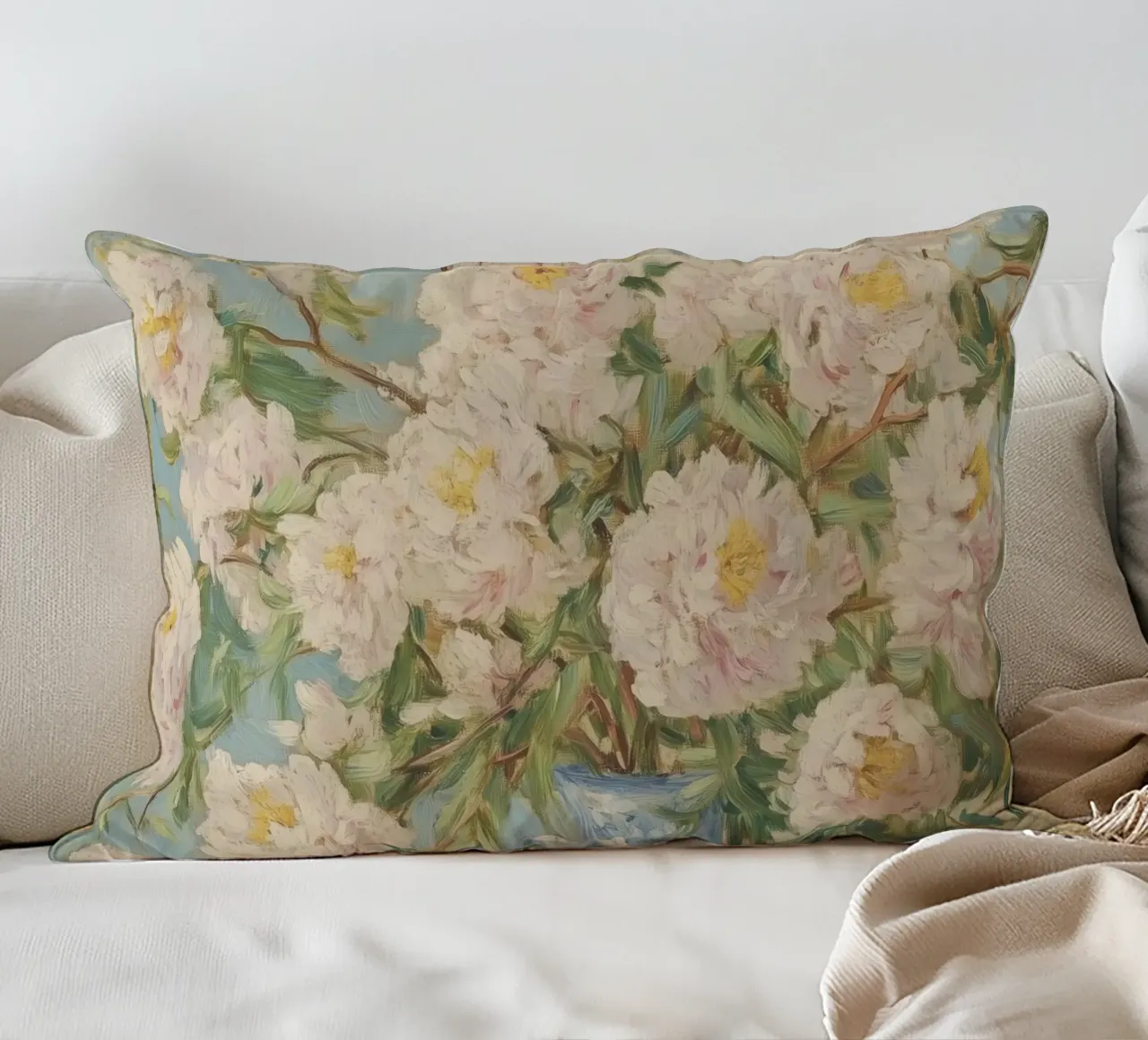 Peonie bianche in vaso blu cuscino da Melloi Art Print