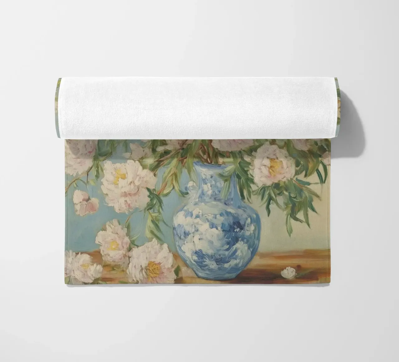 Peonie bianche in vaso blu telo mare da Melloi Art Print