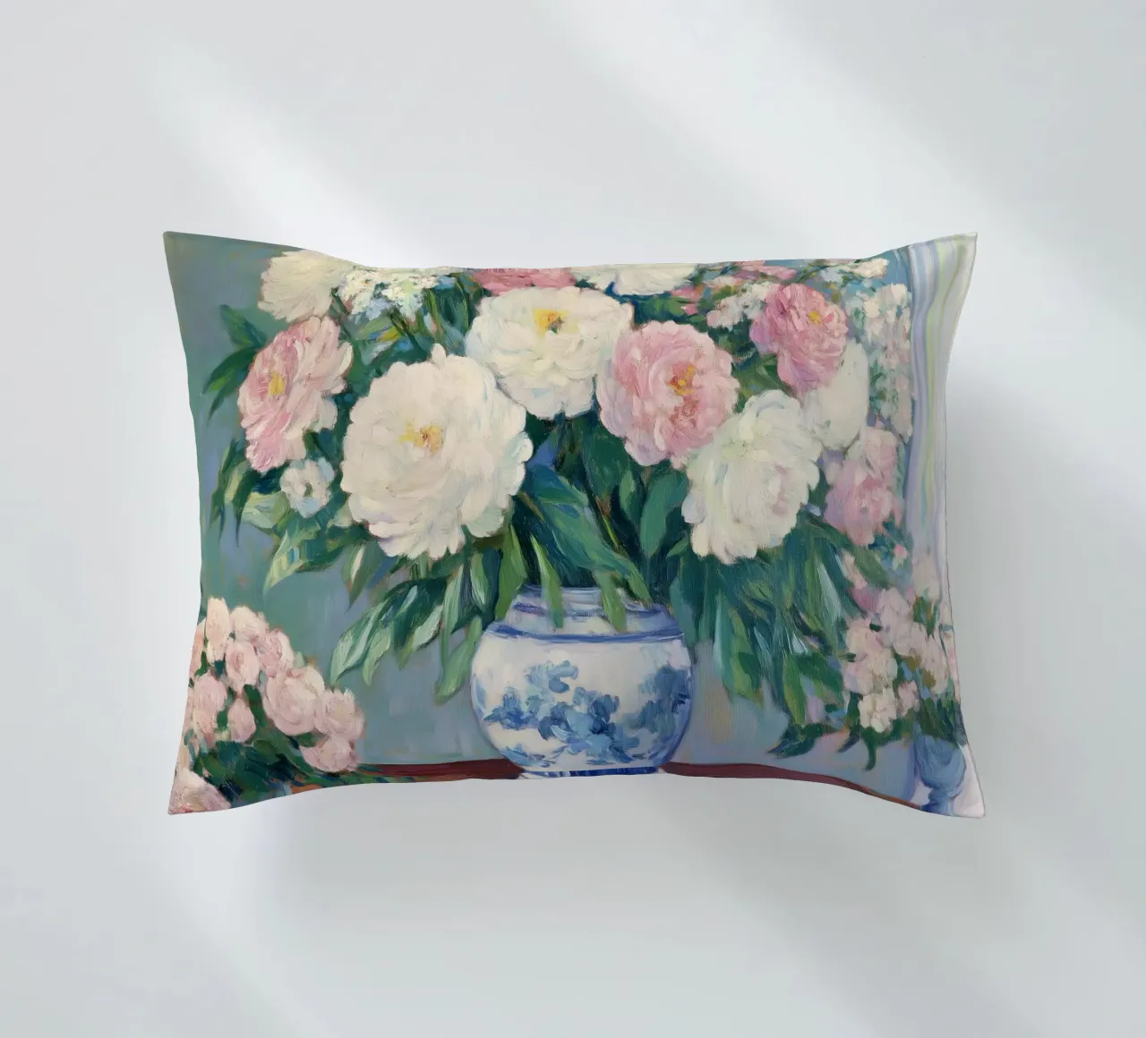 Peonie in un vaso a cineserie blu e bianco cuscino da Melloi Art Print