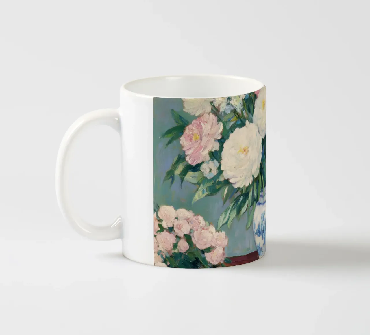 Peonie in un vaso a cineserie blu e bianco tazza in ceramica da Melloi Art Print