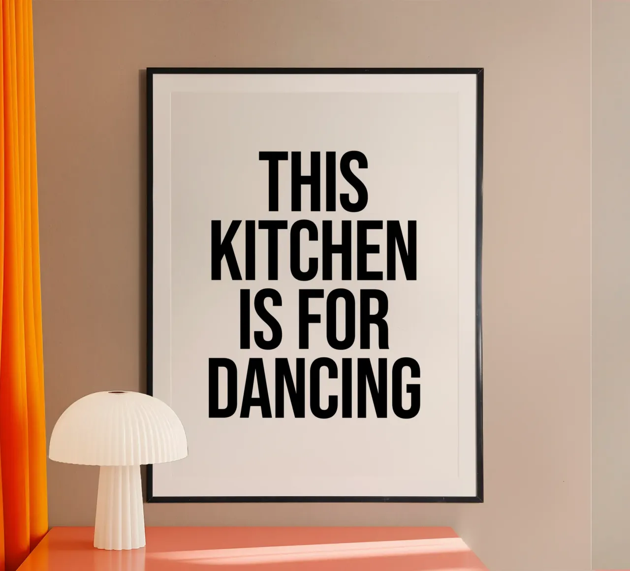 Questa cucina è per il ballo preventivo poster con telaio in legno da Paigaam Studio