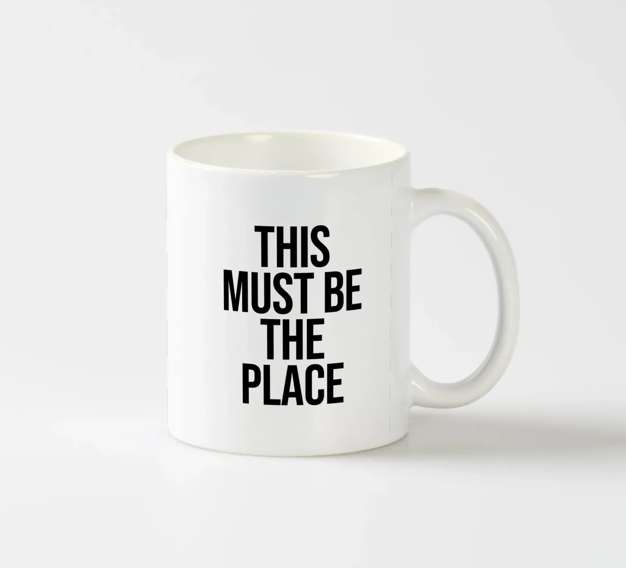 Questo deve essere il luogo tazza in ceramica da Paigaam Studio