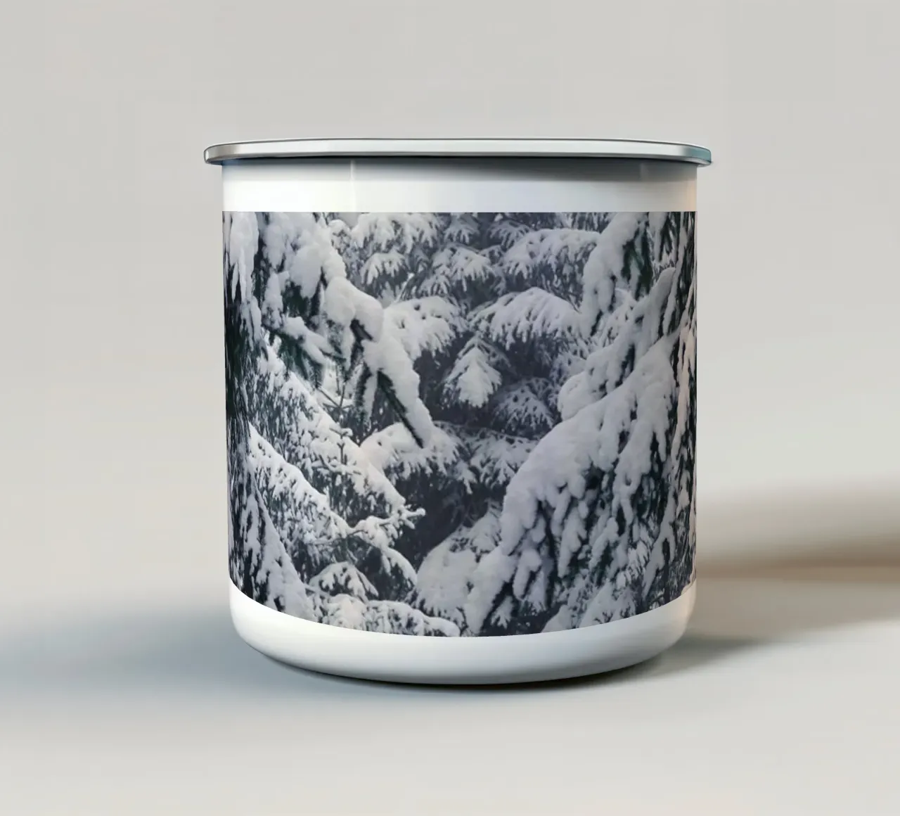 Abeti innevati - riposo invernale tazza in smalto da Whole©