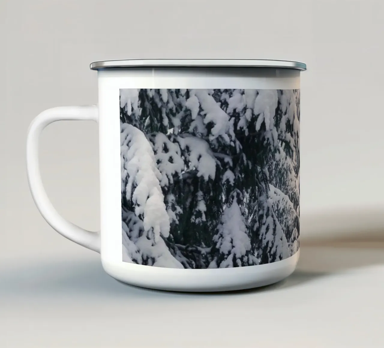 Abeti innevati - riposo invernale tazza in smalto da Whole©