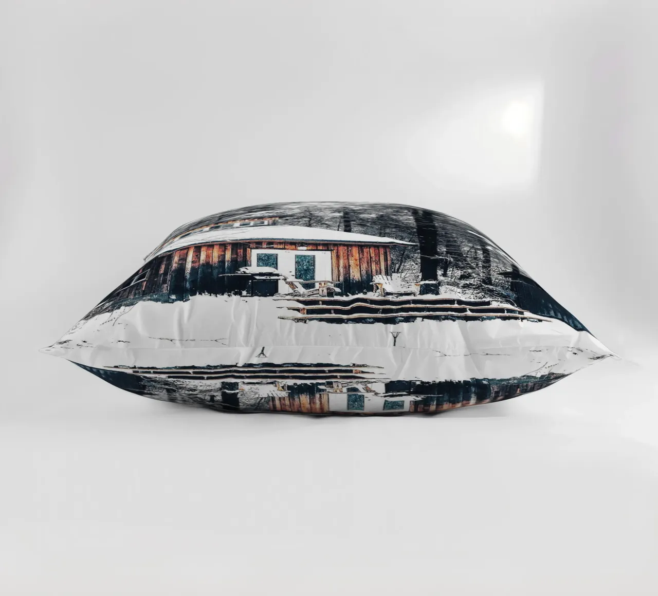 Rifugio invernale nella foresta - un ambiente rustico e accogliente cuscino da Whole©