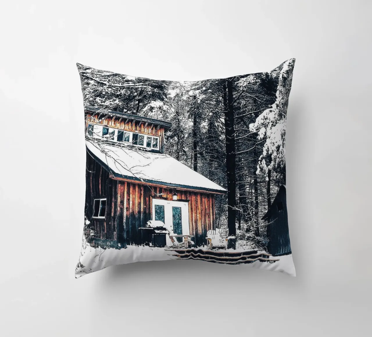 Winterhütte im Wald – Rustikale Gemütlichkeit Kissen von Whole©