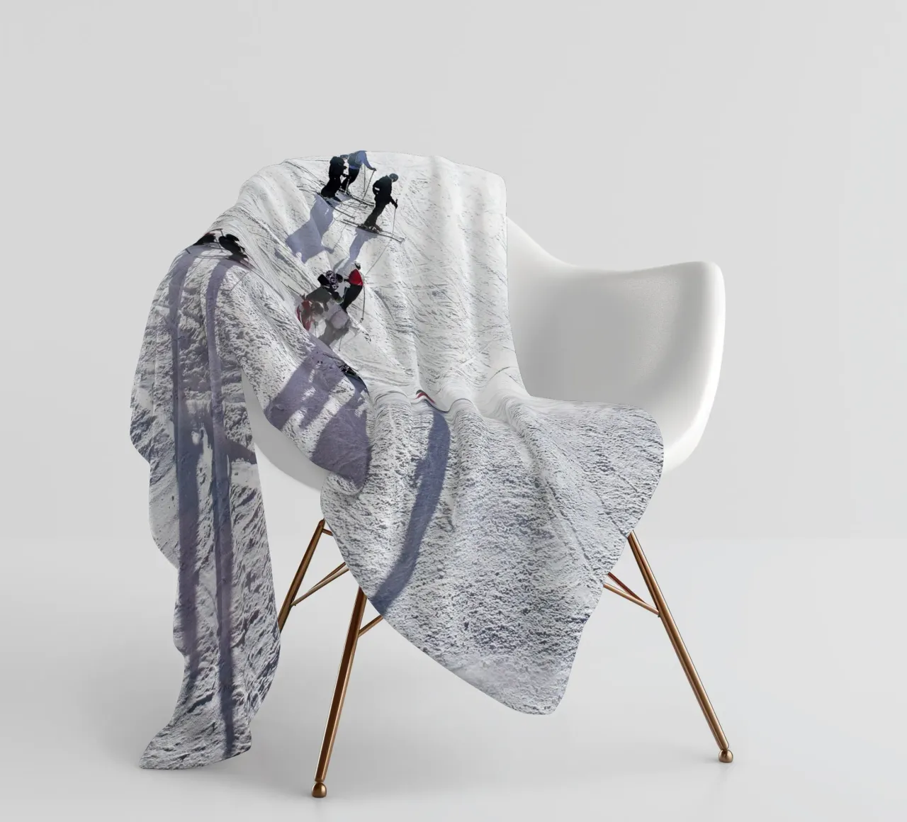 Skier in the snow - Dynamic winter motif fleece blanket by Whole©