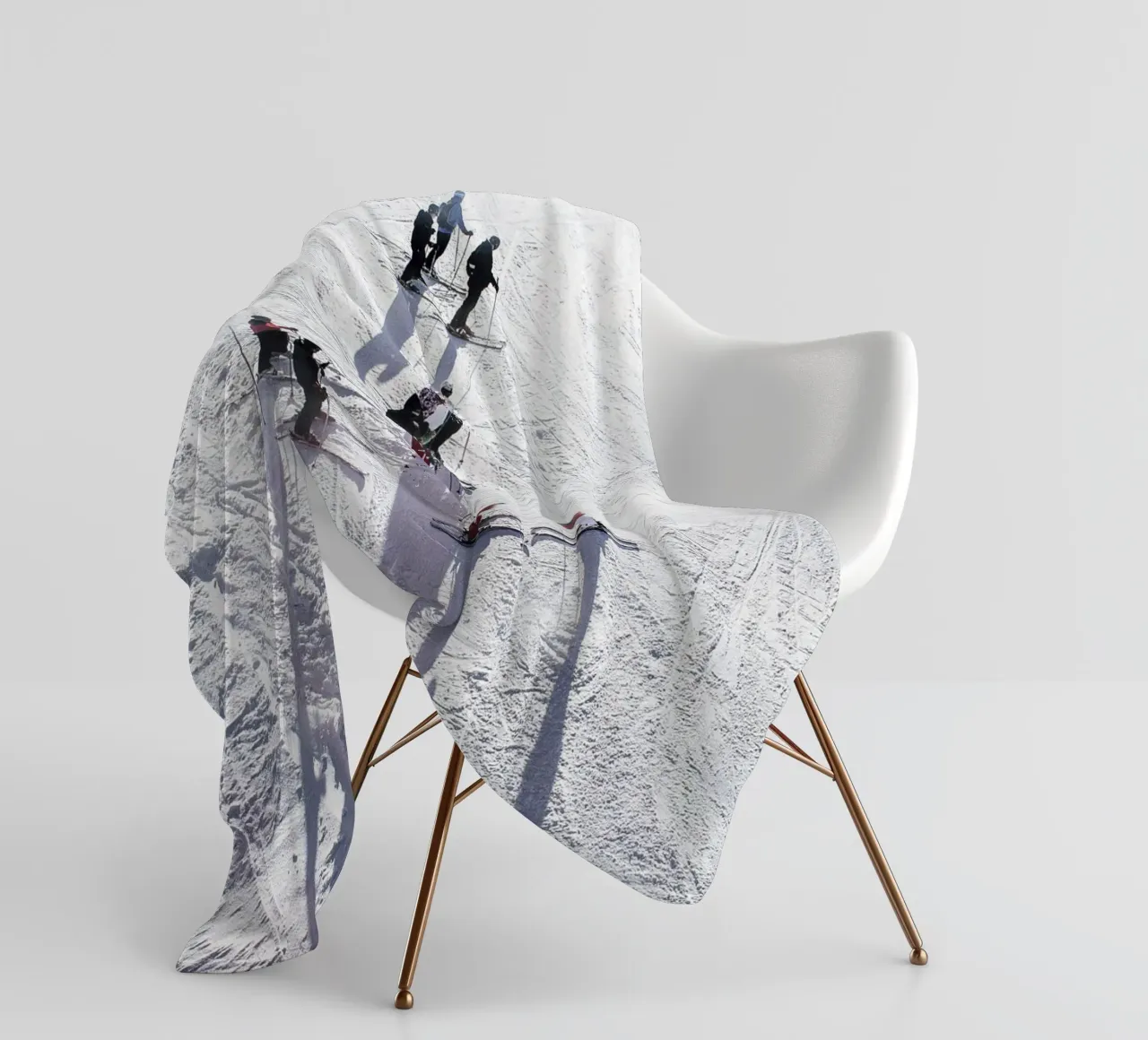 Skier in the snow - Dynamic winter motif fleece blanket by Whole©