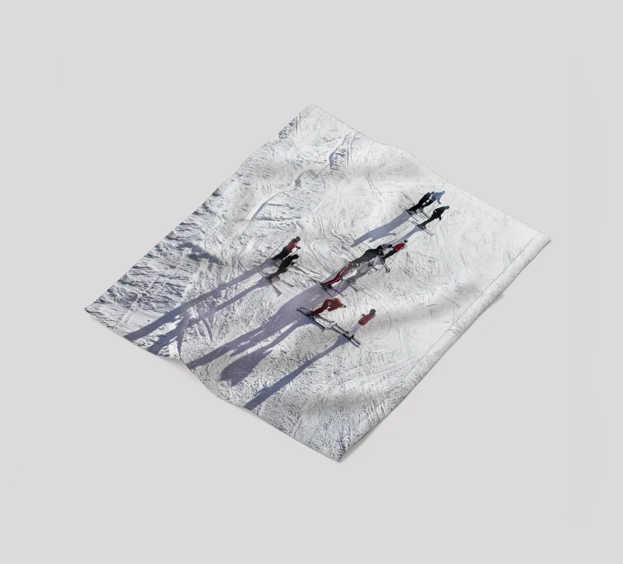 Skier in the snow - Dynamic winter motif fleece blanket by Whole©