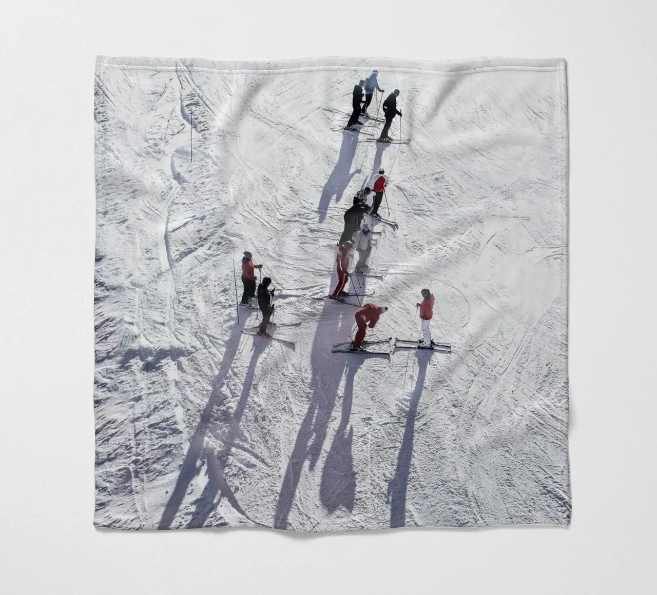 Skier in the snow - Dynamic winter motif fleece blanket by Whole©