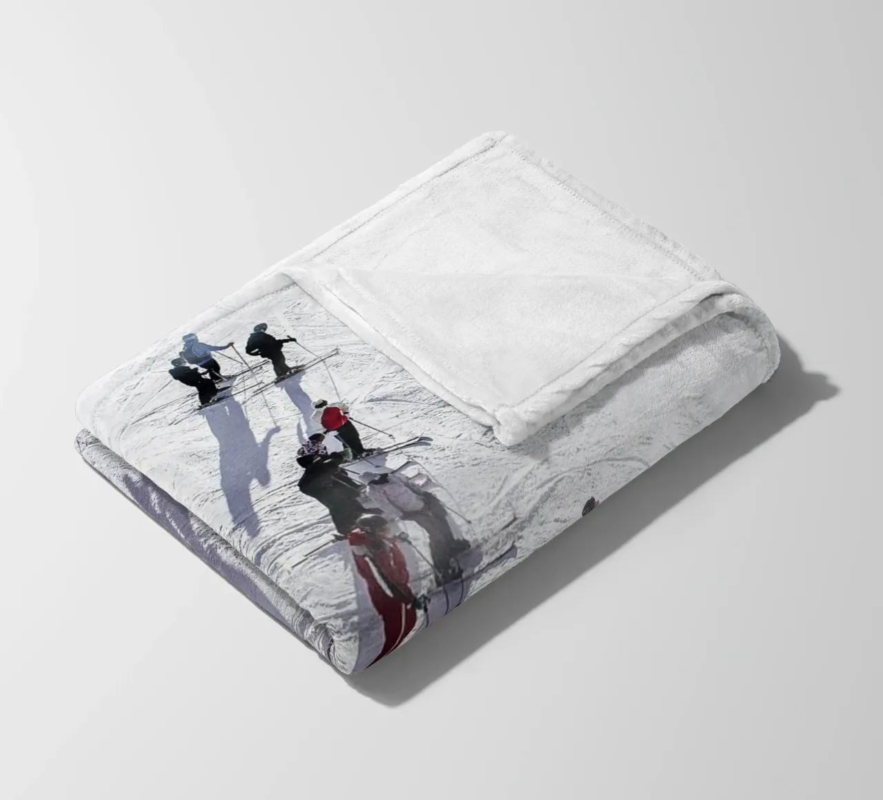 Skier in the snow - Dynamic winter motif fleece blanket by Whole©