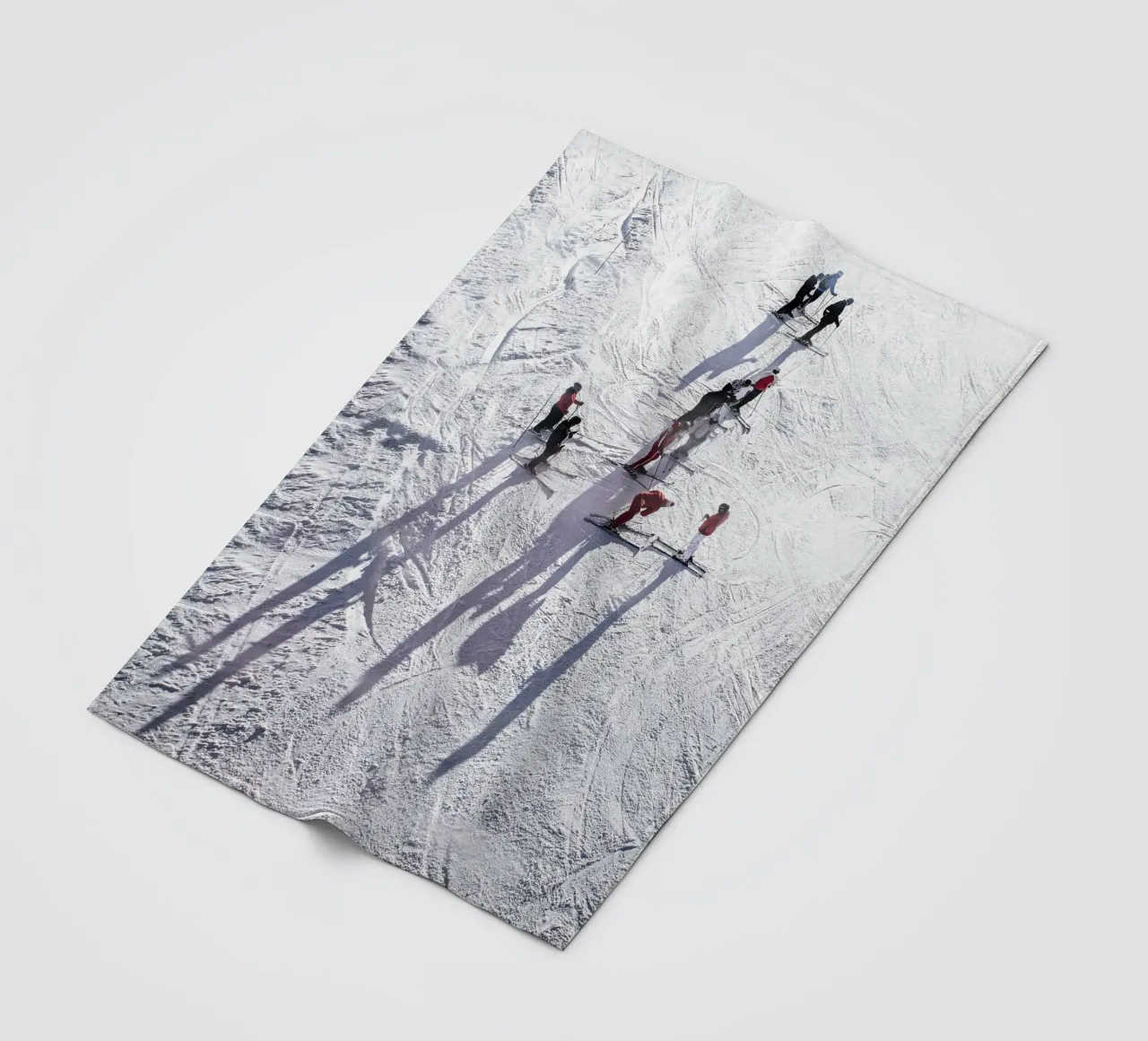 Skier in the snow - Dynamic winter motif fleece blanket by Whole©