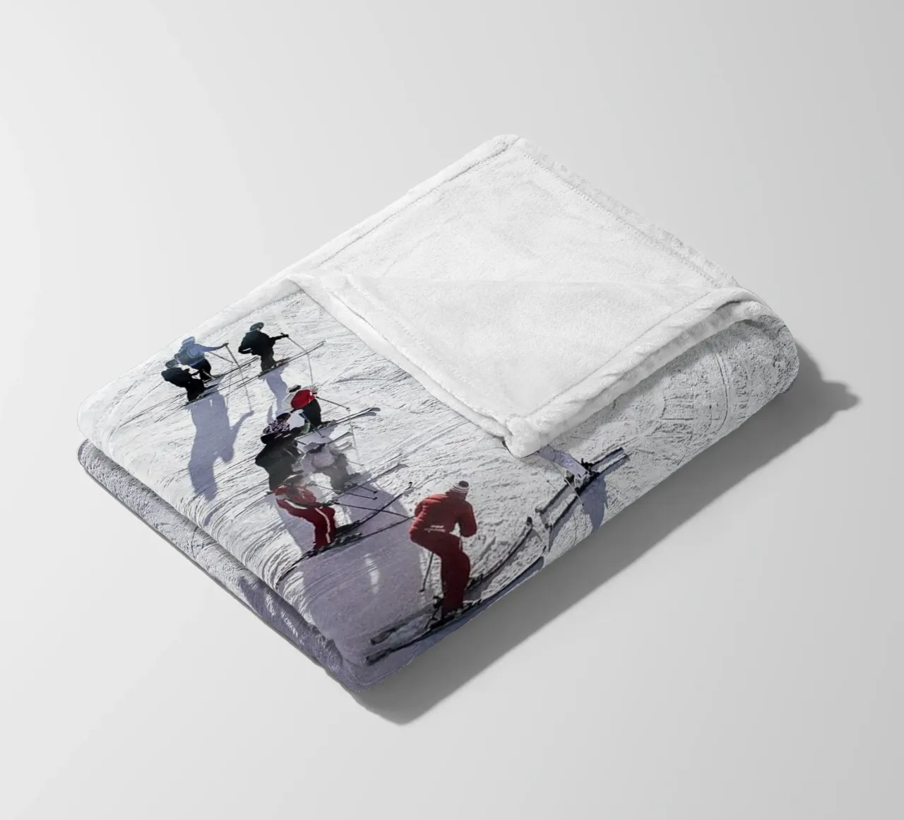 Skier in the snow - Dynamic winter motif fleece blanket by Whole©