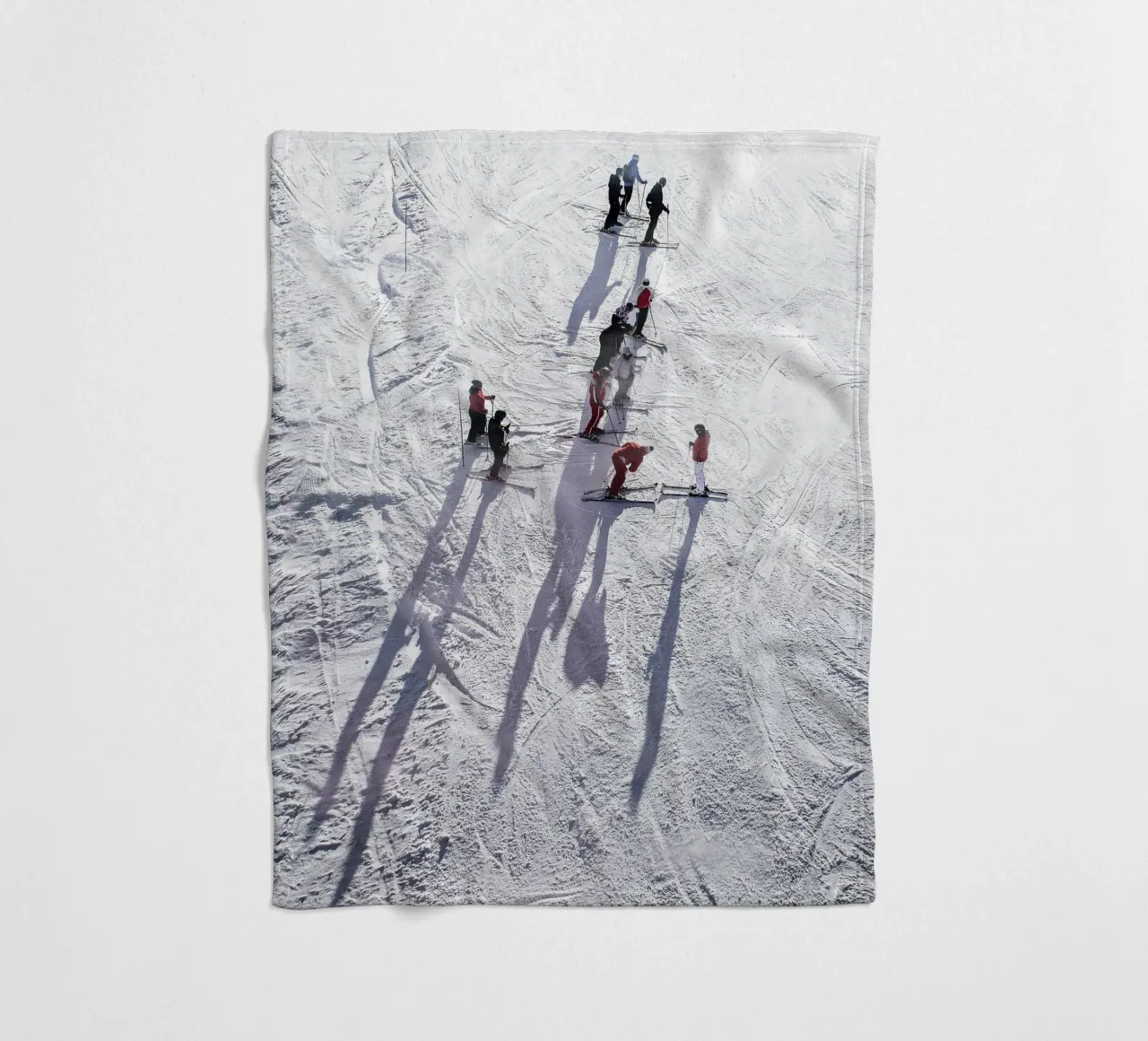 Skier in the snow - Dynamic winter motif fleece blanket by Whole©