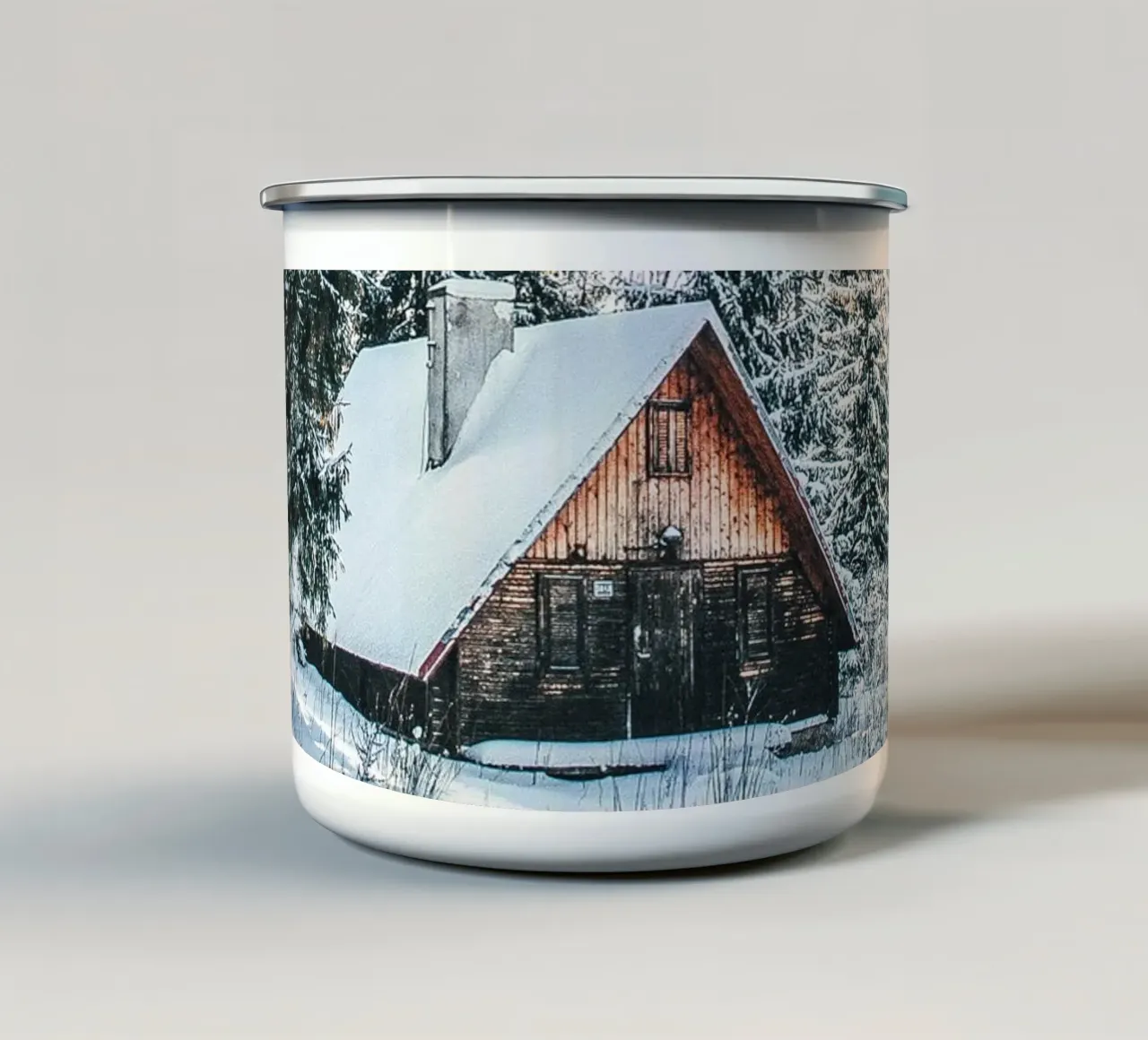 Rifugio innevato nella foresta - idillio naturale tazza in smalto da Whole©