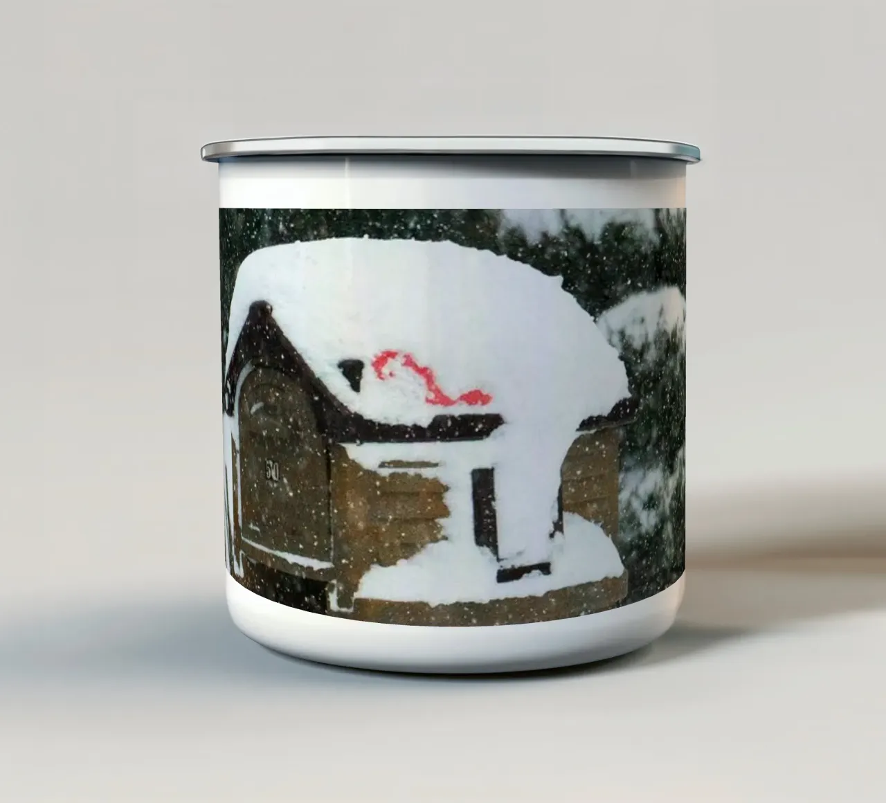 Cassetta delle lettere con la neve - Fascino invernale tazza in smalto da Whole©