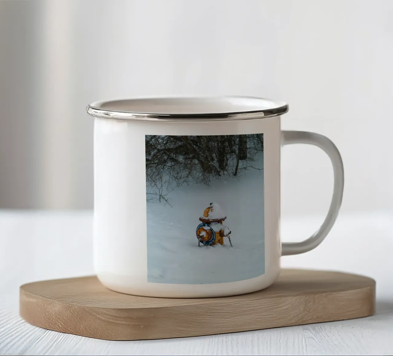 Idrante coperto di neve - Dettaglio invernale tazza in smalto da Whole©