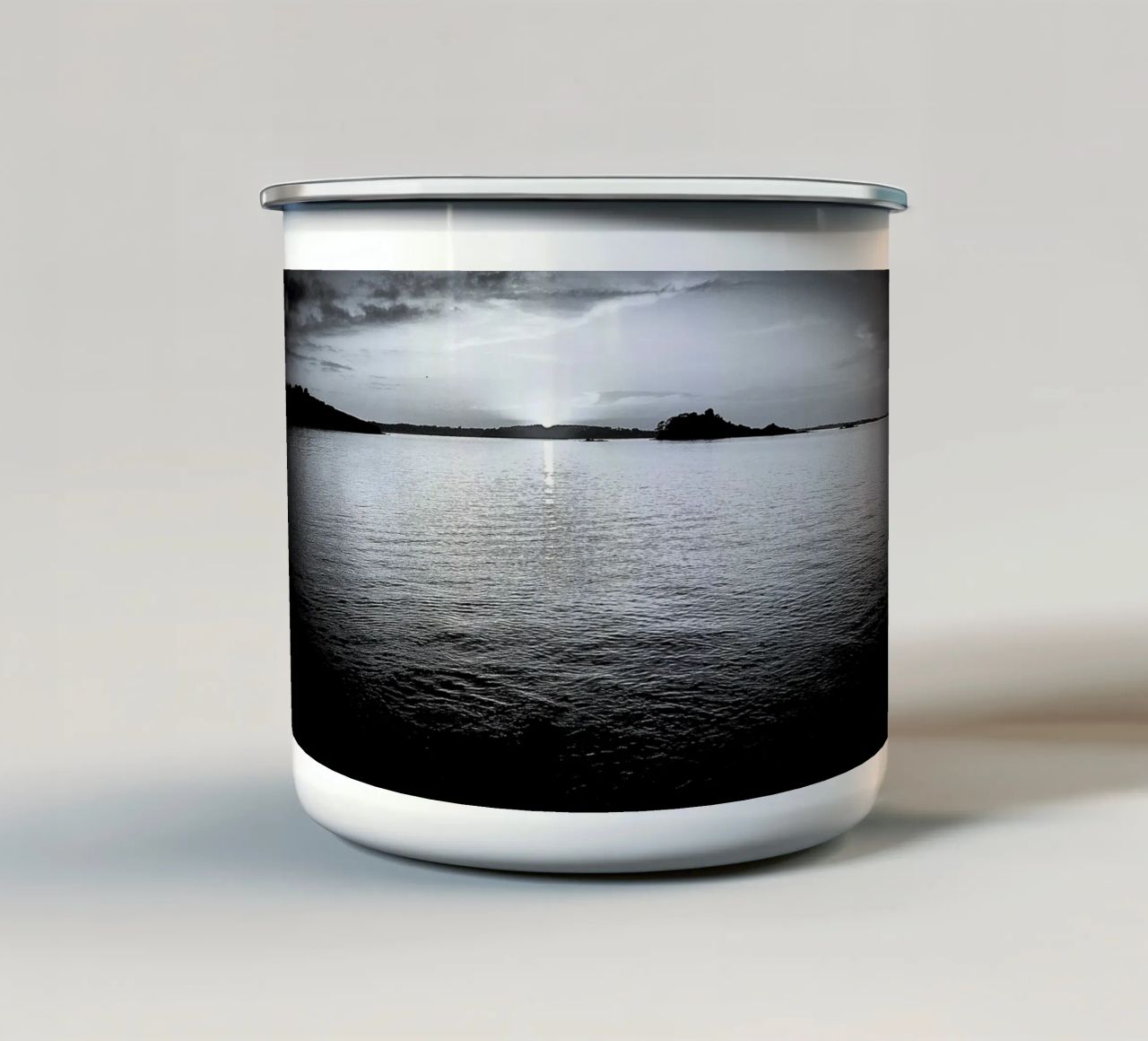 BW21 Emaille Tasse von Thierry vobmann photography