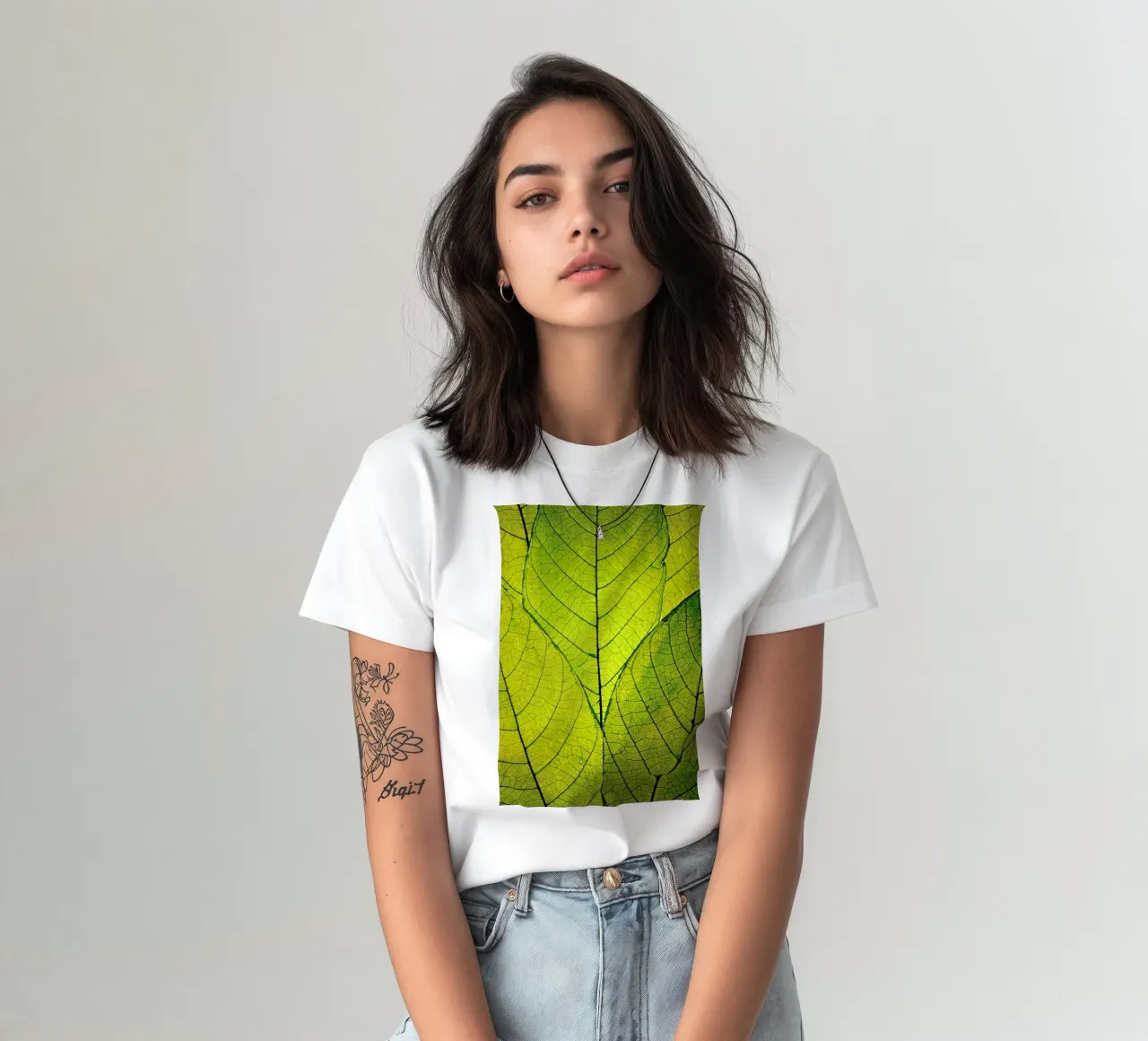Every Leaf A Flower t-shirt da Robin Delean
