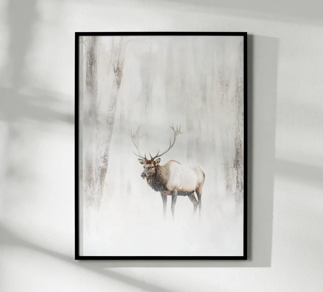 Alce in una foresta invernale innevata | Poesia nordica carta hahnemühle da Autofocus