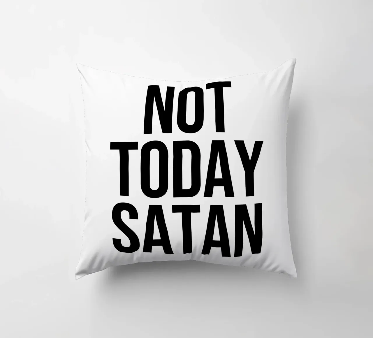 Non oggi satana cita cuscino da Paigaam Studio