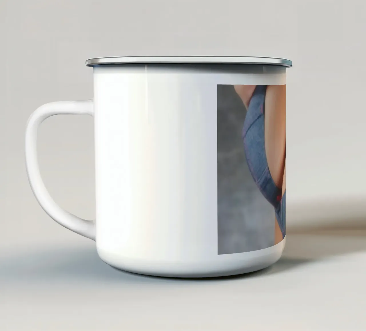 La scollatura di Sophie tazza in smalto da Dave Hare Photography